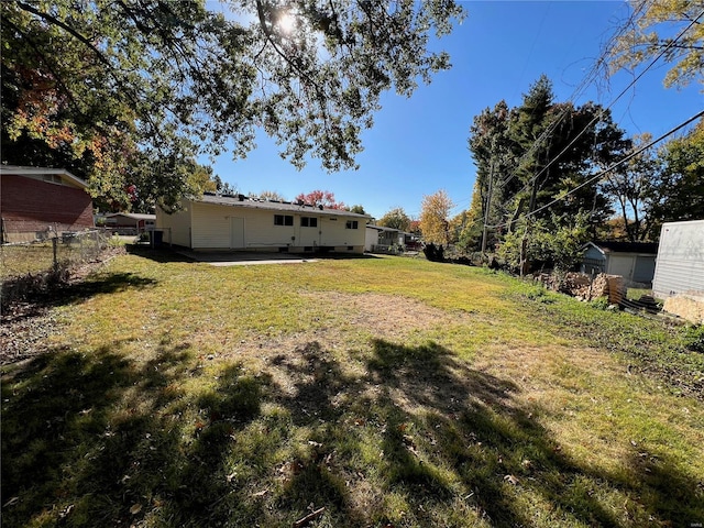 view of yard featuring a patio area