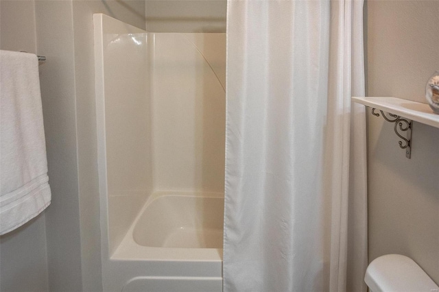 bathroom with shower / bath combo with shower curtain and toilet