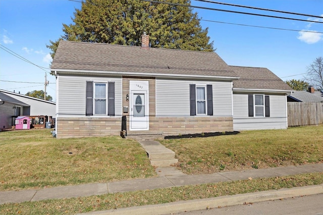 view of front facade featuring a front lawn