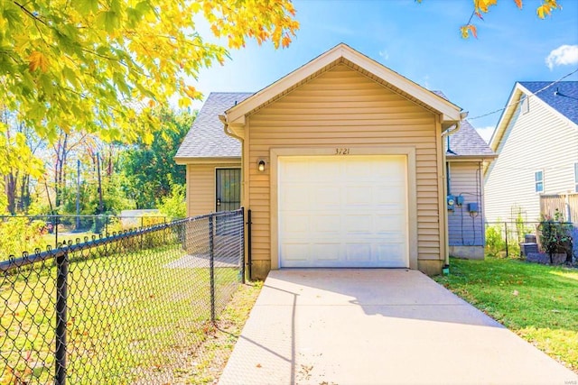 view of front of home with a front lawn