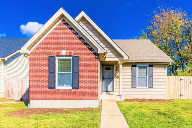 bungalow featuring a front yard