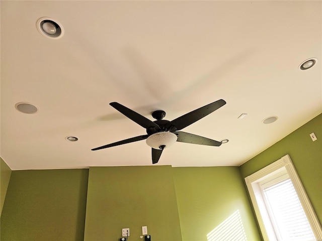 room details with ceiling fan