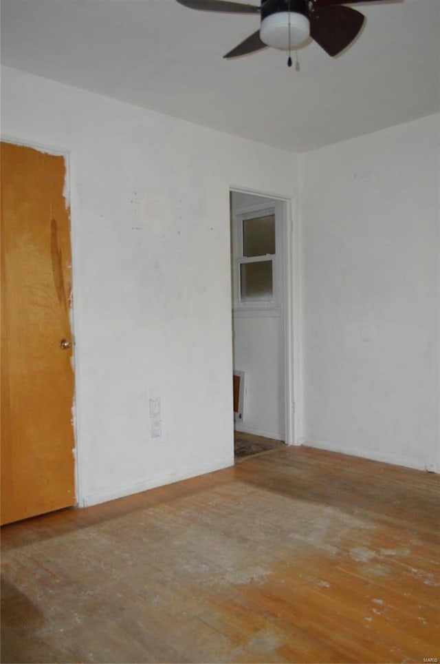 unfurnished room featuring ceiling fan and wood-type flooring