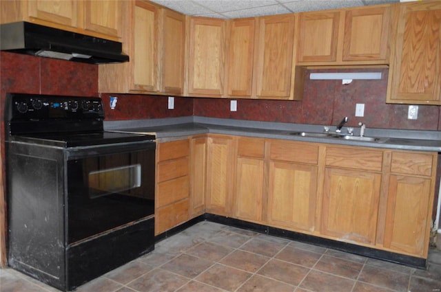 kitchen with tasteful backsplash, a drop ceiling, sink, black electric range, and tile patterned flooring