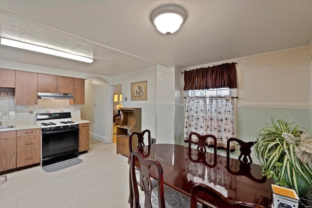 dining space with sink