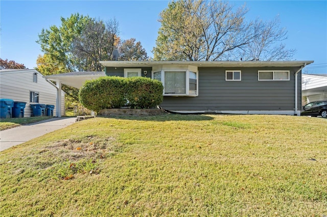 view of front of house featuring a front yard and a carport