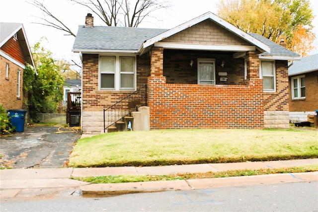 bungalow-style home featuring a front lawn