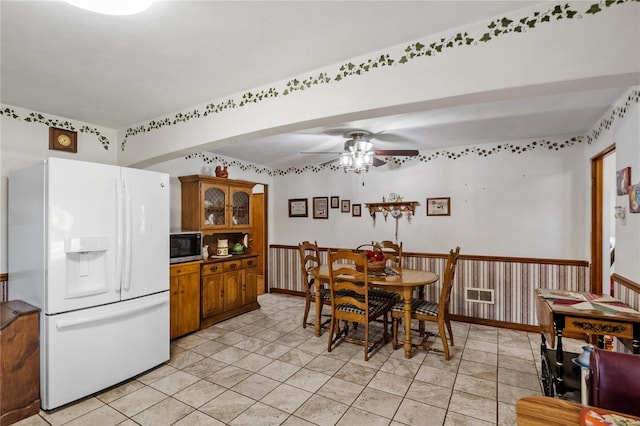 dining space with ceiling fan