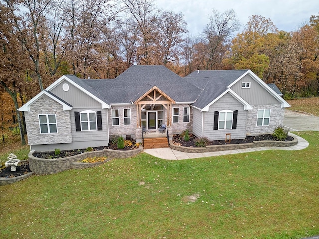 view of front of home featuring a front lawn