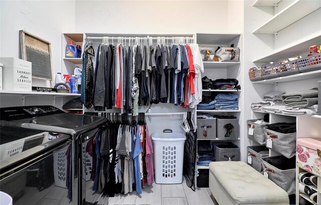 walk in closet featuring independent washer and dryer