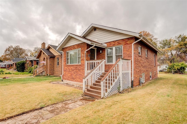 view of front of property with a front lawn