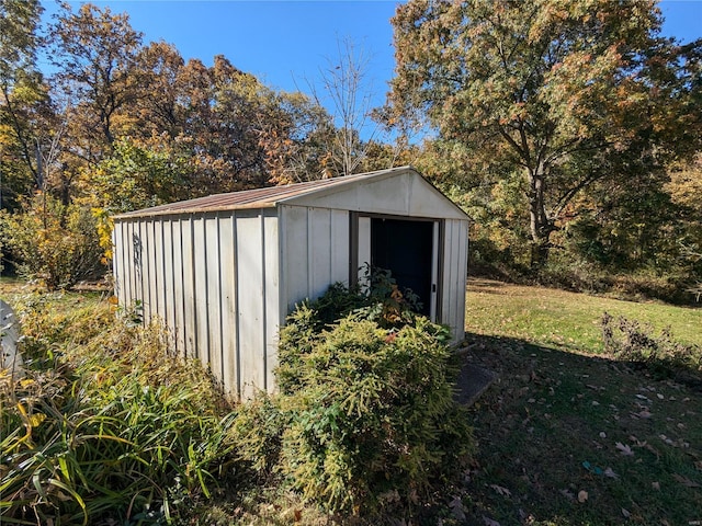 view of outbuilding