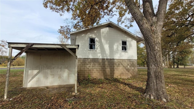 view of side of home featuring a yard