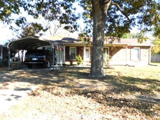 view of front of property featuring a carport