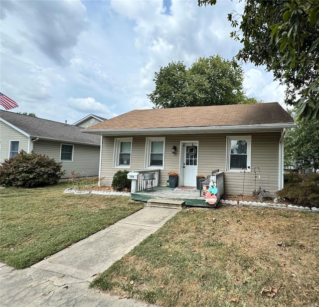 single story home with a front lawn