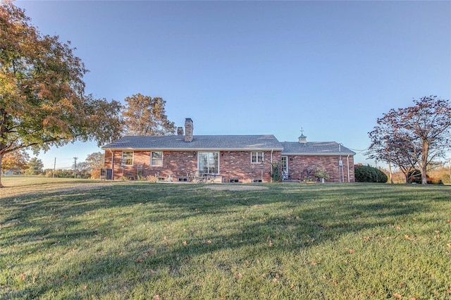 ranch-style home with a front lawn