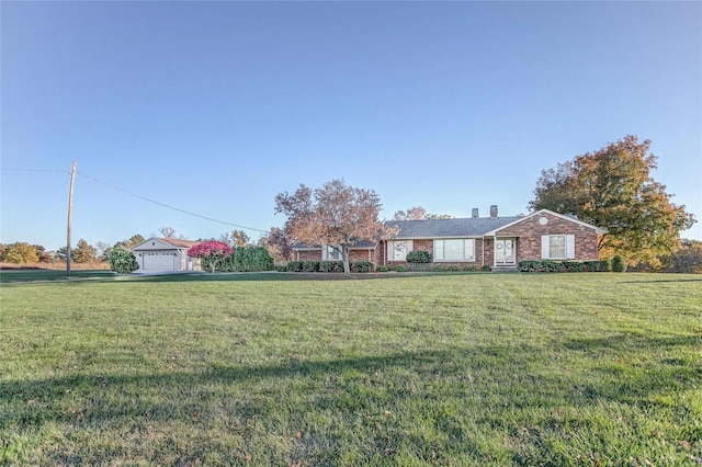 view of front of house featuring a garage and a front yard