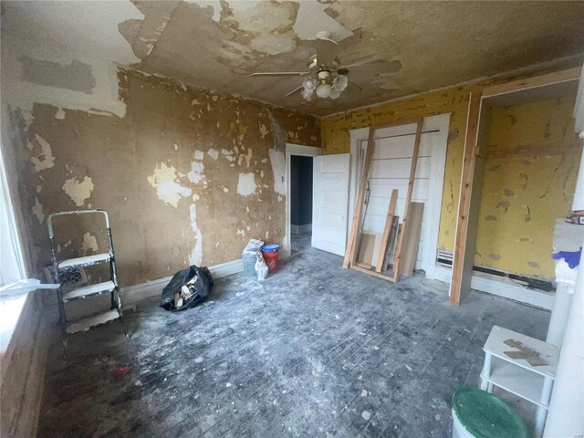 miscellaneous room featuring ceiling fan