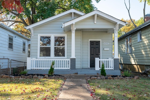 view of front of home featuring a front lawn and covered porch