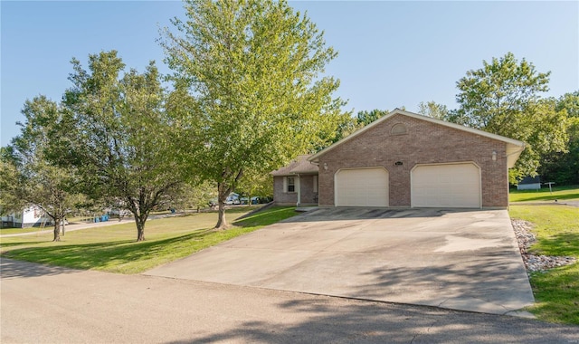 view of front of property featuring a front lawn and a garage