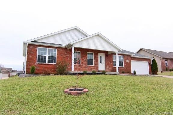 single story home featuring a front lawn and a garage