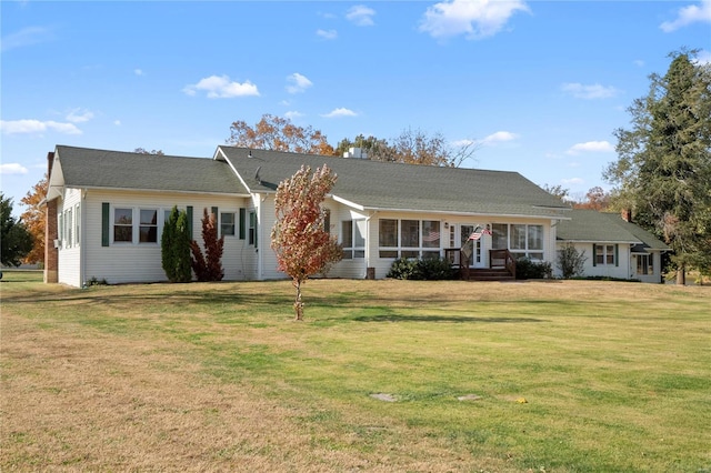 ranch-style house featuring a front yard