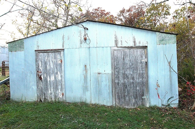 view of outbuilding