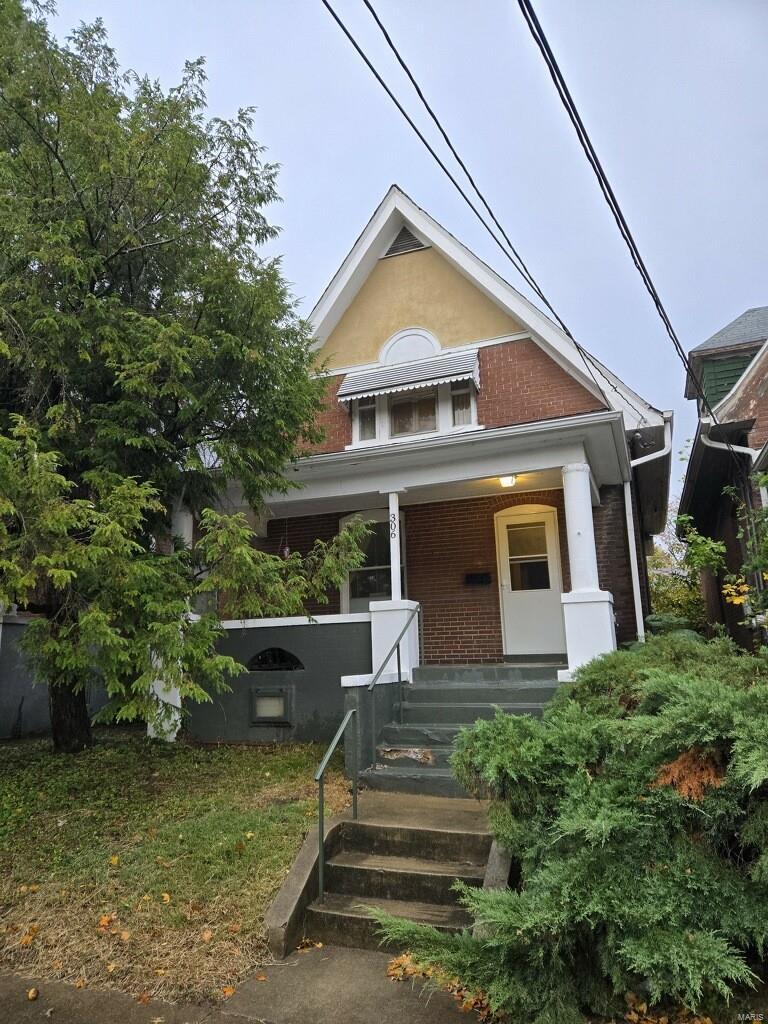 view of front facade with a porch