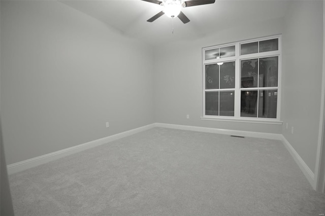 carpeted empty room featuring ceiling fan