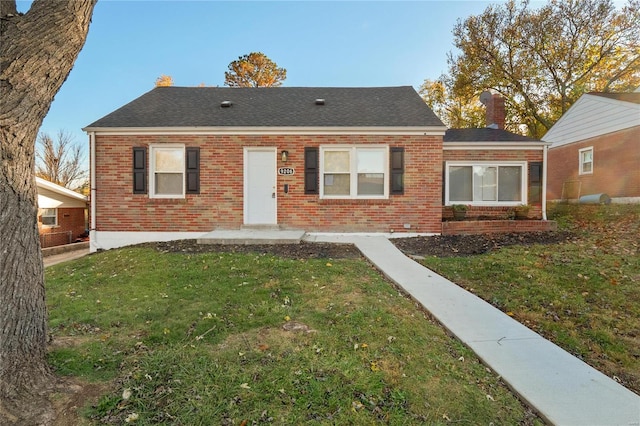 view of front of house with a front lawn