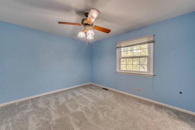 unfurnished room with light carpet and ceiling fan