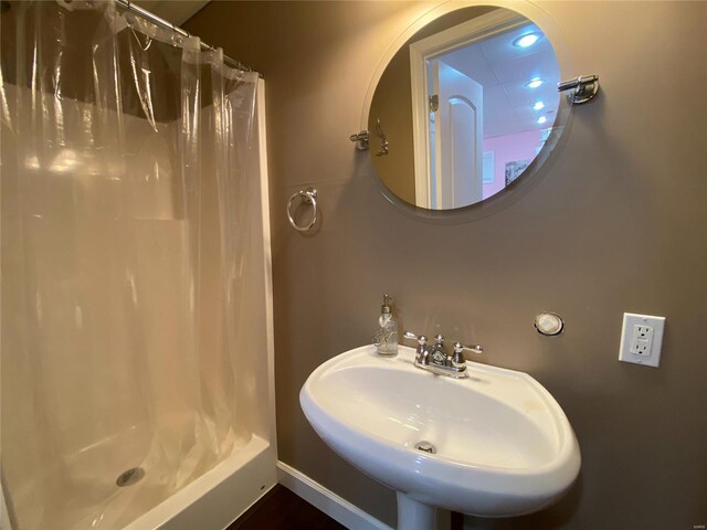 bathroom featuring sink and a shower with shower curtain