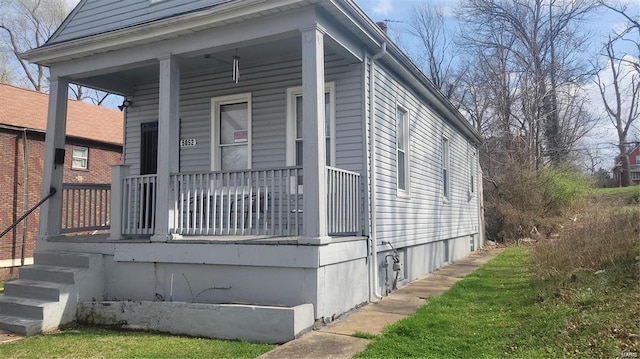 view of front of property featuring covered porch