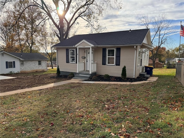 view of front facade with a front yard