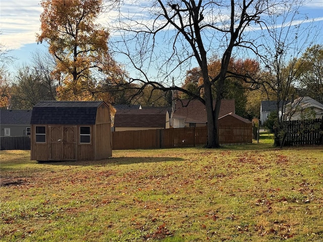 view of yard featuring a storage unit