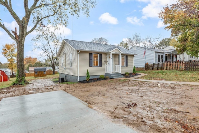 view of front of property featuring a storage shed