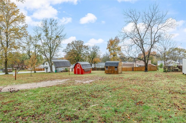 view of yard with a storage unit