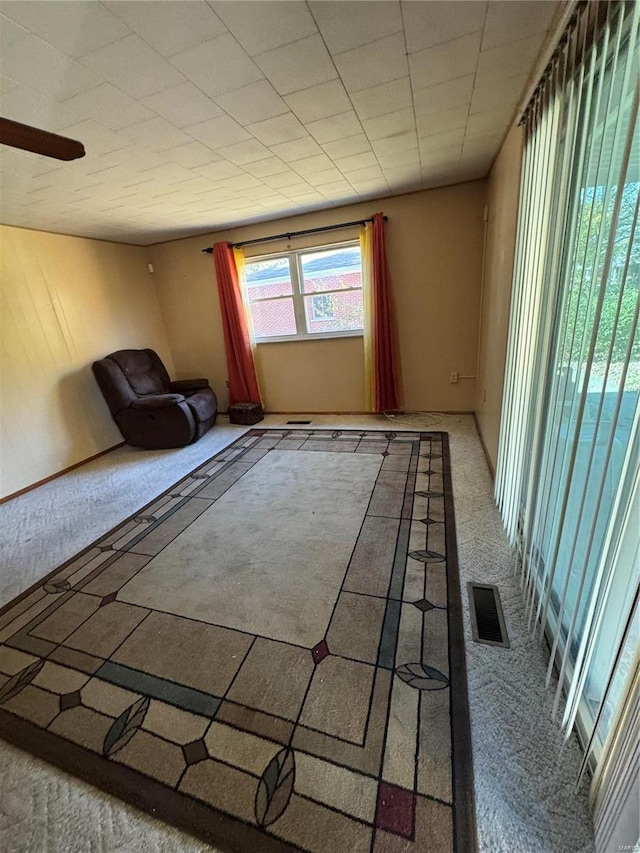 unfurnished room with carpet flooring and ceiling fan