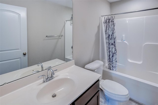 full bathroom with shower / bath combo with shower curtain, vanity, and toilet