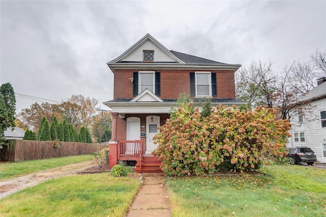 view of front of home featuring a front lawn and covered porch