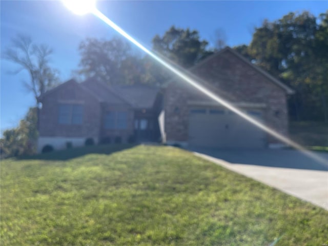 view of front of house with a front lawn