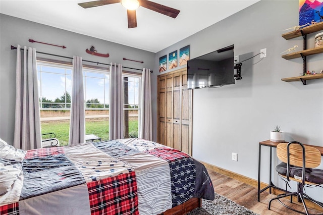 bedroom featuring light hardwood / wood-style floors, ceiling fan, and a closet