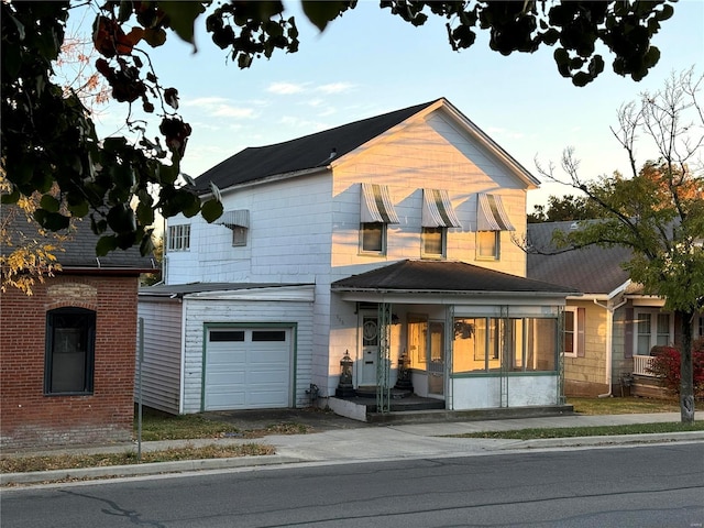 view of front facade featuring a garage