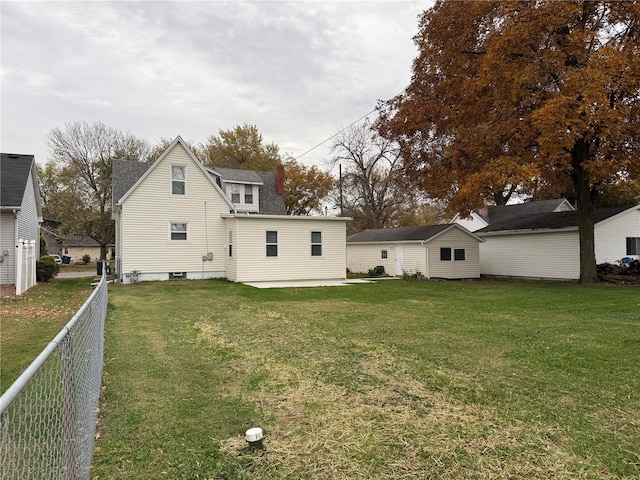 back of house featuring a lawn