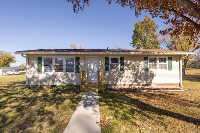 single story home featuring a front lawn