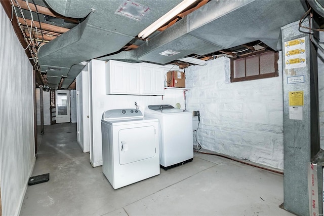 washroom with heating unit and washing machine and clothes dryer