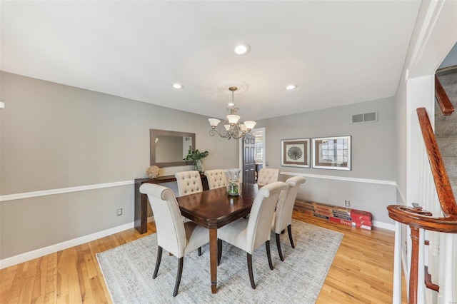 dining room featuring visible vents, baseboards, light wood-style flooring, an inviting chandelier, and recessed lighting