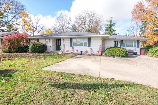 ranch-style house with a front yard