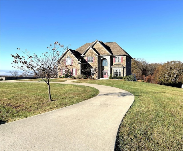 view of front of home featuring a front lawn