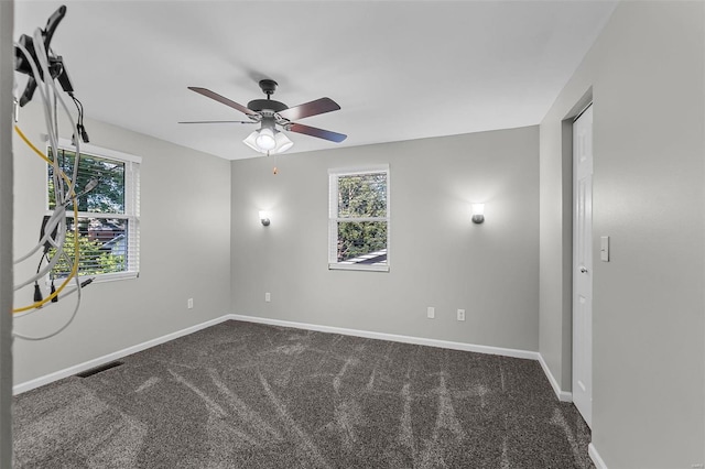 carpeted empty room featuring ceiling fan